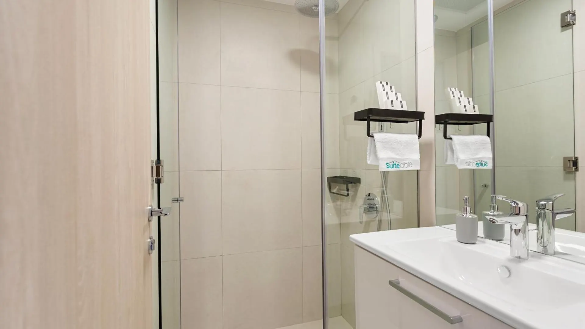 Perfect Getaway Modern Studio In Luma 22 - Jvc Dubai Apartment